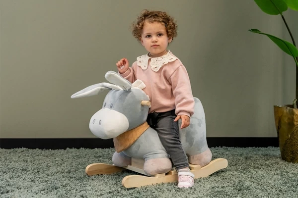 Jeanne ist 16 Monaten alt und 80 cm groß 