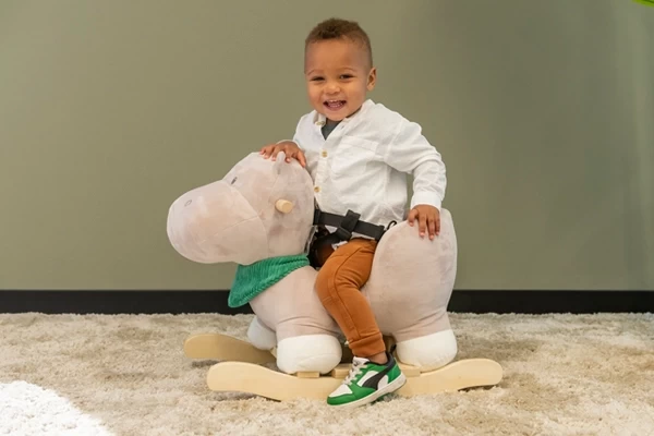 Liam ist 1,5 Jahre alt und 82 cm groß 