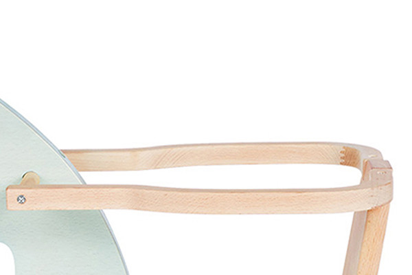 Sicherheitsstange und Sitz sind abnehmbar.