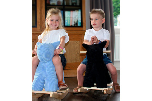 Aus weichem Kordstoff