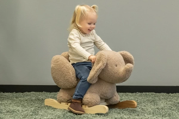 Veda ist 2 Jahre alt und 85 cm groß 