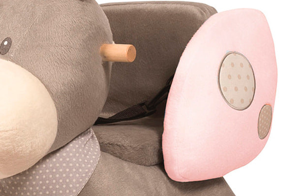 Bequemer Sitz mit Sicherheitsgurt.