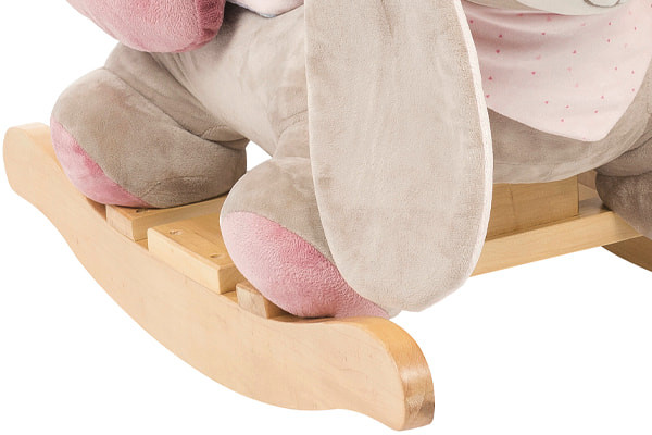 Ausgestattet mit Holzgestell.