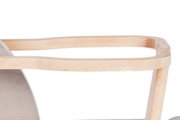 Sicherheitsstange und Sitz sind abnehmbar.