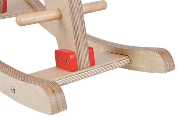 Stabile und robuste Kufen aus Holz.