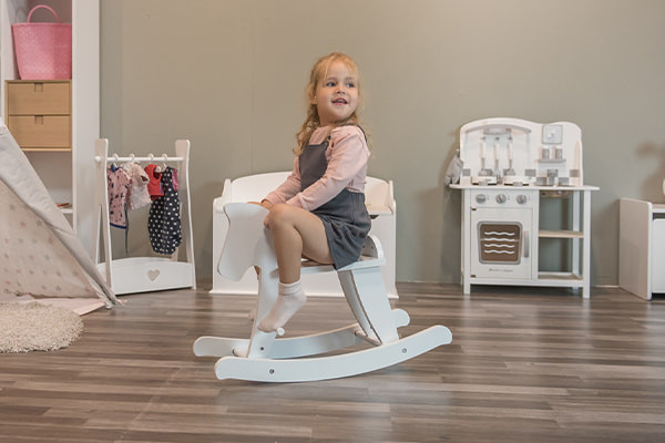 Aike ist 3 Jahre und hat eine Länge von 103 cm.