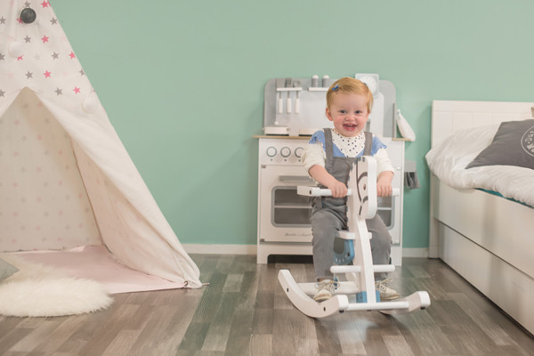 Vera ist 1,5 Jahre und hat eine Länge von 85 cm.