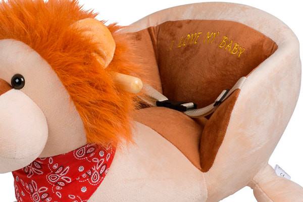 Der Sitz hat eine stabile Rücklehne.