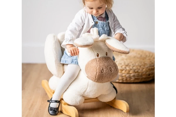 An den Griffen festhalten